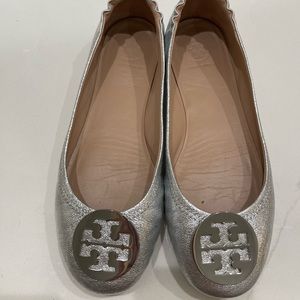 Tory Burch Minnie Travel Ballet Flat- Silver